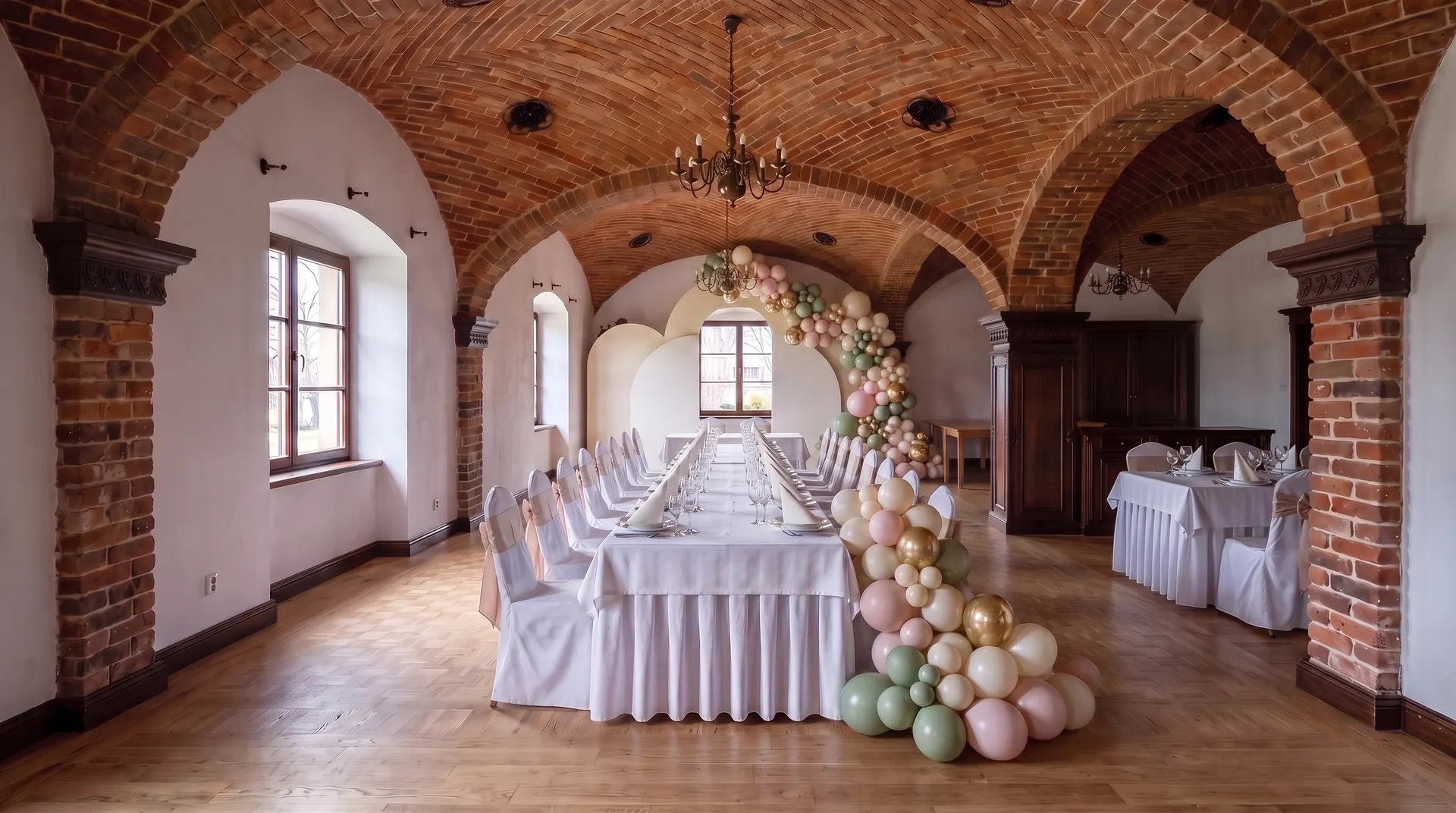 Ścianka z pastelową girlandą balonową